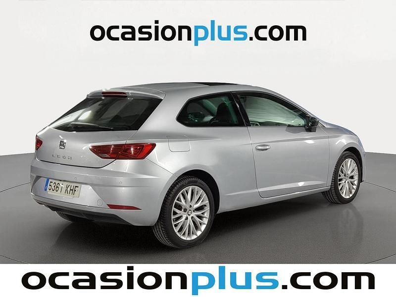 Usado Seat Leon Style Plus 125 CV (91 kW) 2018 Gris plata Utilitario