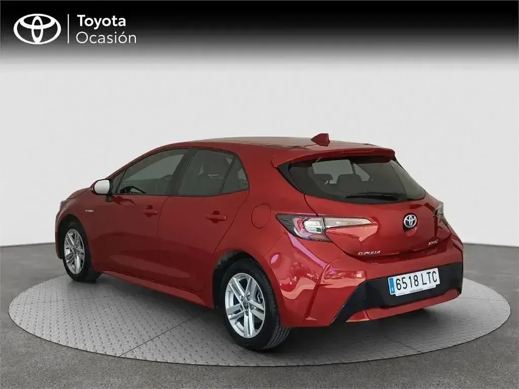 Usado Toyota Corolla Active 122 CV (89 kW) 2021 Rojo Monovolumen