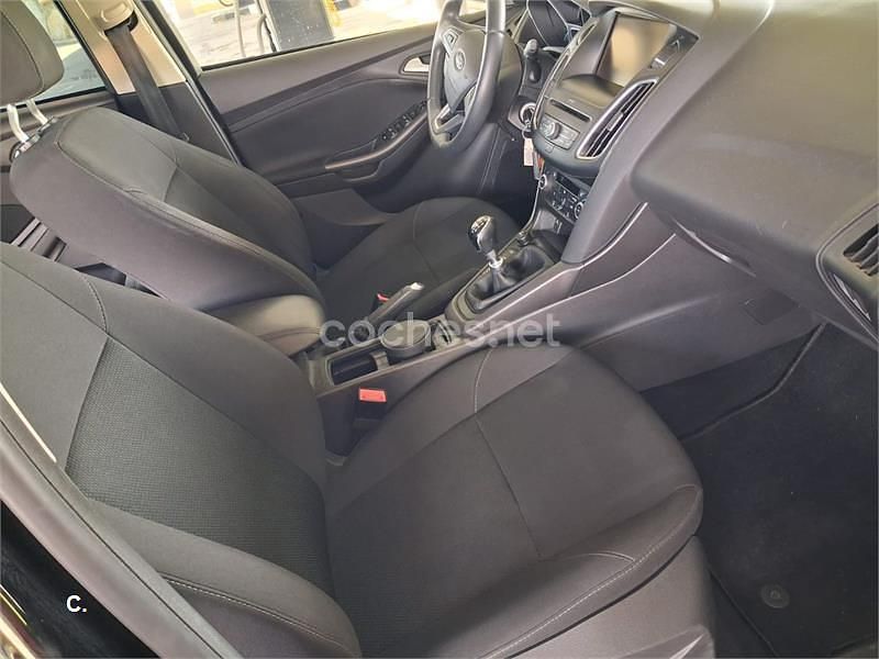 Usado Ford Focus Trend 125 CV (91 kW) 2016 Negro Berlina