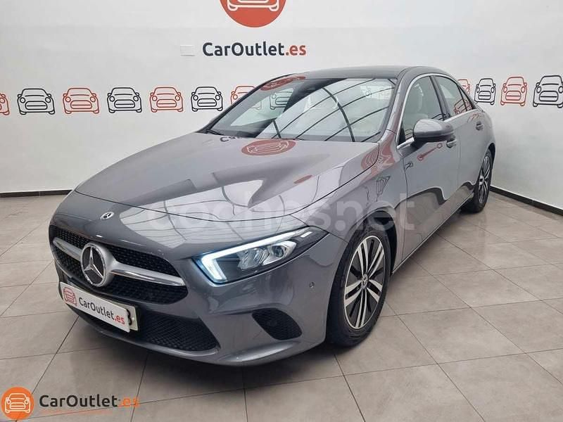 Gris / plata Usado 2022 Mercedes A180 Berlina | 26.995 € (Buen precio) - Imagen 1/4