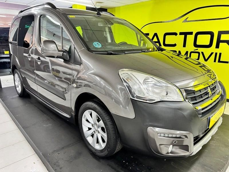 Usado Peugeot Partner Tepee Outdoor 100 CV (73 kW) 2016 Beige Monovolumen