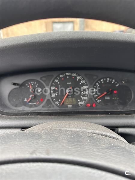 Usado Citroën C5 110 HP (80 kW) 2002 Cinzento Sedan