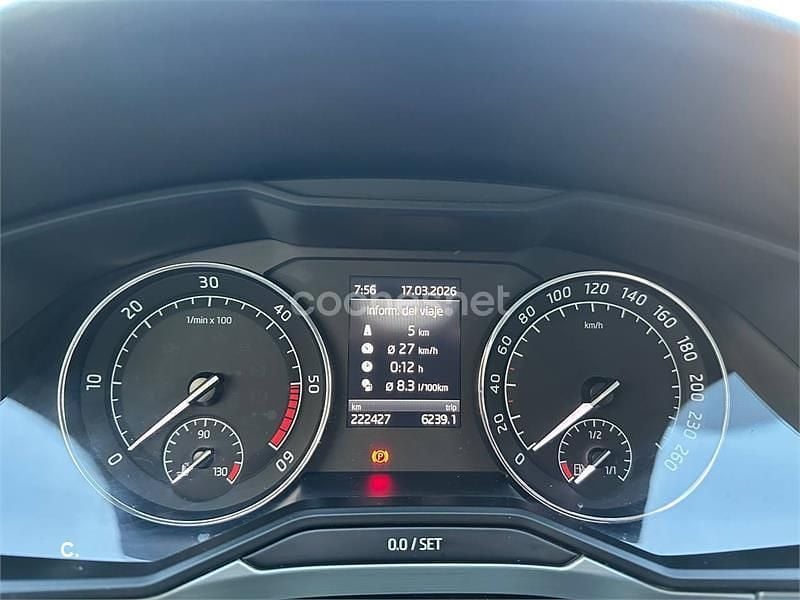 Usado Skoda Superb Ambition 120 HP (88 kW) 2017 Branco Carrinha