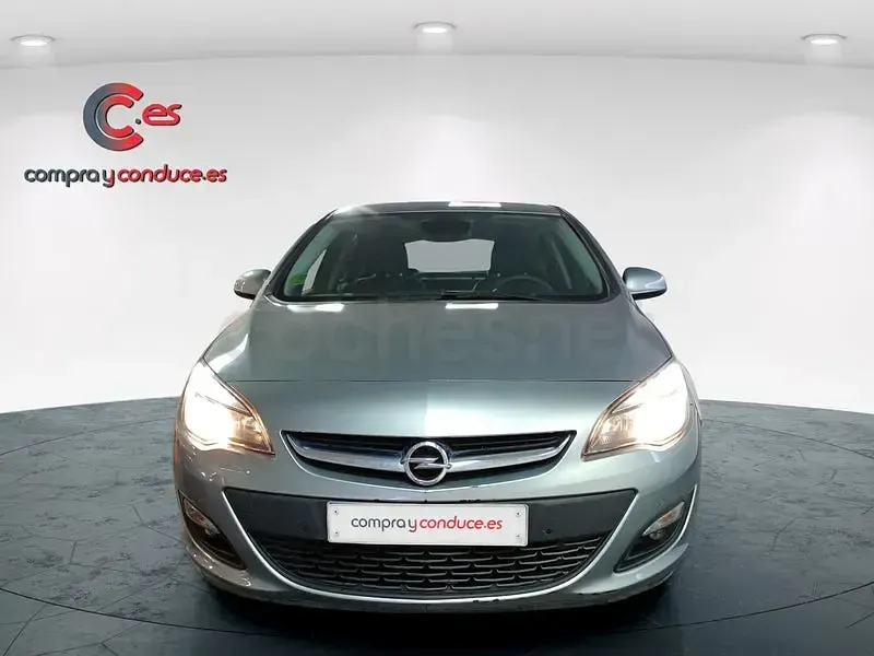 Usado Opel Astra Selective 110 CV (80 kW) 2015 Gris / plata Berlina