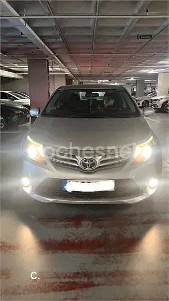 Usado Toyota Avensis Advance 124 CV (91 kW) 2012 Gris / plata Berlina