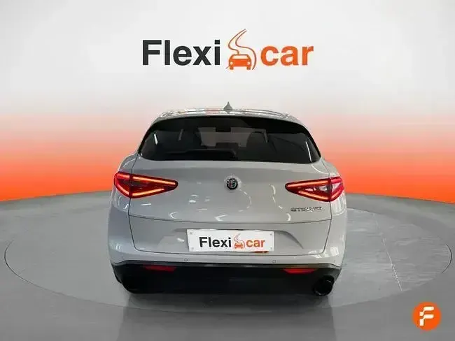Usado Alfa Romeo Stelvio Sprint 160 CV (117 kW) 2022 Blanco SUV