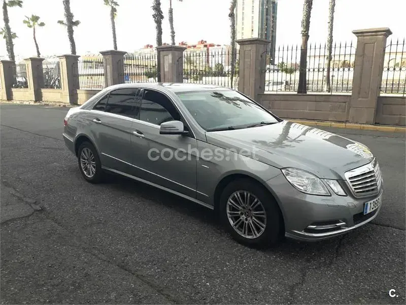 Usado Mercedes E220 Elegance 170 CV (125 kW) 2011 Gris / plata Berlina