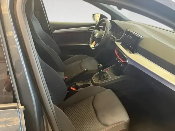 Usado Seat Ibiza FR 115 CV (84 kW) 2025 Gris Utilitario