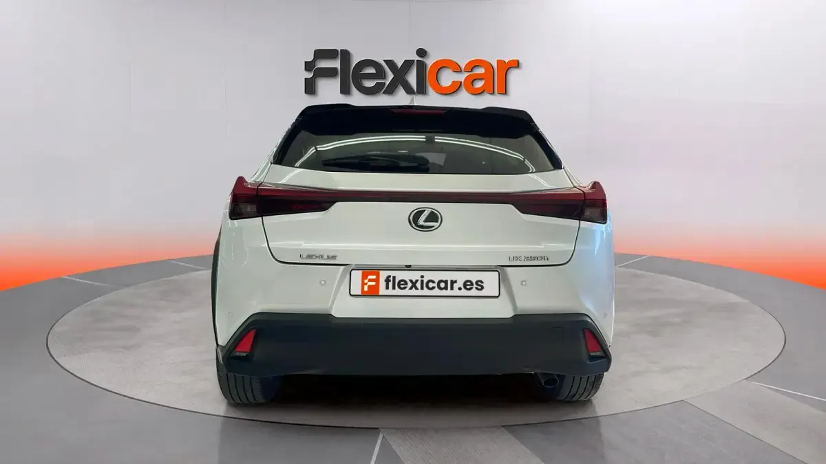 Usado Lexus UX Business Edition 184 CV (135 kW) 2023 Blanco SUV