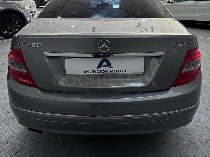 Usado Mercedes C200 Avantgarde 136 CV (100 kW) 2011 Gris / plata Berlina