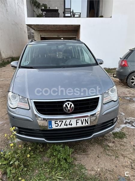 Usado VW Touran 140 CV (102 kW) 2007 Gris / plata Monovolumen