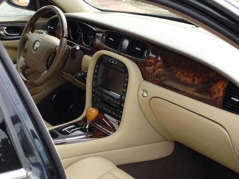 Usado Jaguar XJ6 Executive 207 CV (152 kW) 2007 Negro Berlina