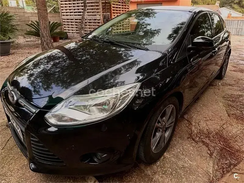 Usado Ford Focus Trend 125 CV (91 kW) 2013 Negro Berlina