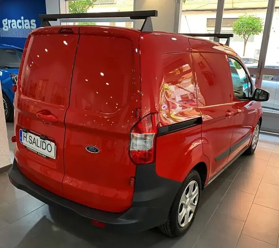 Usado Ford Transit Courier Trend 102 CV (75 kW) 2017 Rojo Van