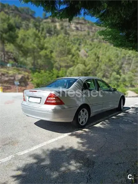 Usado Mercedes C320 Elegance 218 CV (160 kW) 2001 Gris / plata Berlina