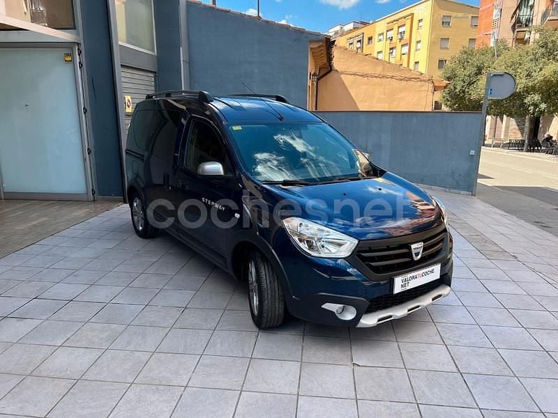 Usado Dacia Dokker Stepway 95 CV (69 kW) 2016 Azul Monovolumen