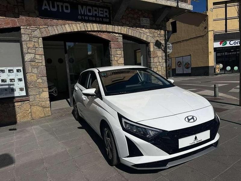 Blanco Usado 2024 Hyundai i20 Berlina | 18.700 € (Precio justo) - Imagen 1/4