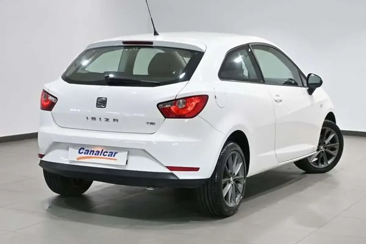 Usado Seat Ibiza SC FR 105 CV (77 kW) 2014 Blanco Utilitario