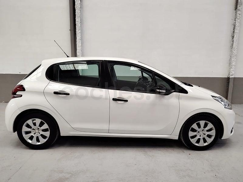 Usado Peugeot 208 Access 75 CV (55 kW) 2016 Blanco Utilitario