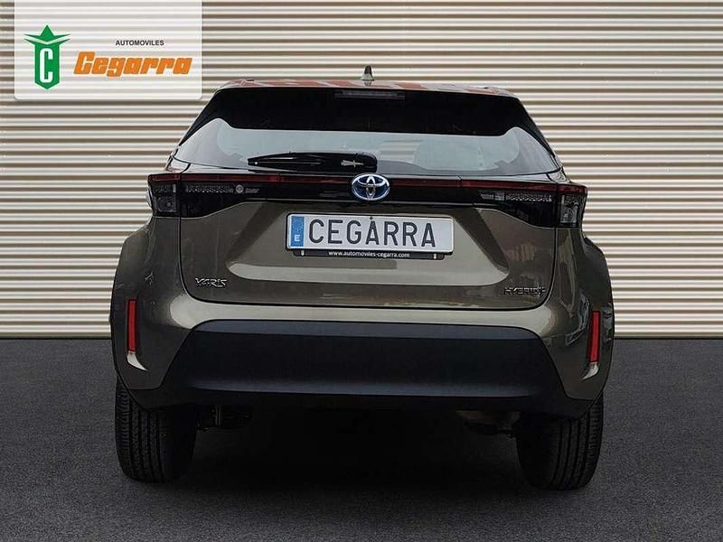 Usado Toyota Yaris Cross Active 116 CV (85 kW) 2023 Gris SUV