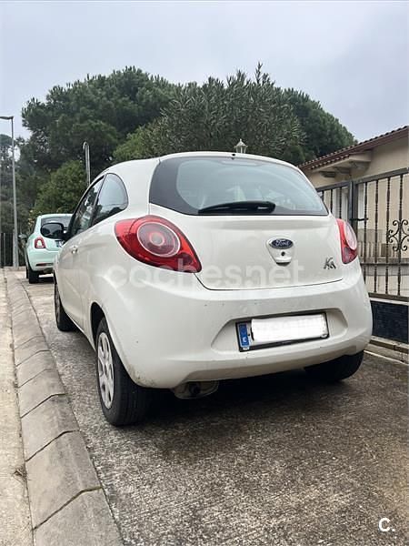 Usado Ford Ka Individual 69 CV (50 kW) 2010 Blanco Utilitario