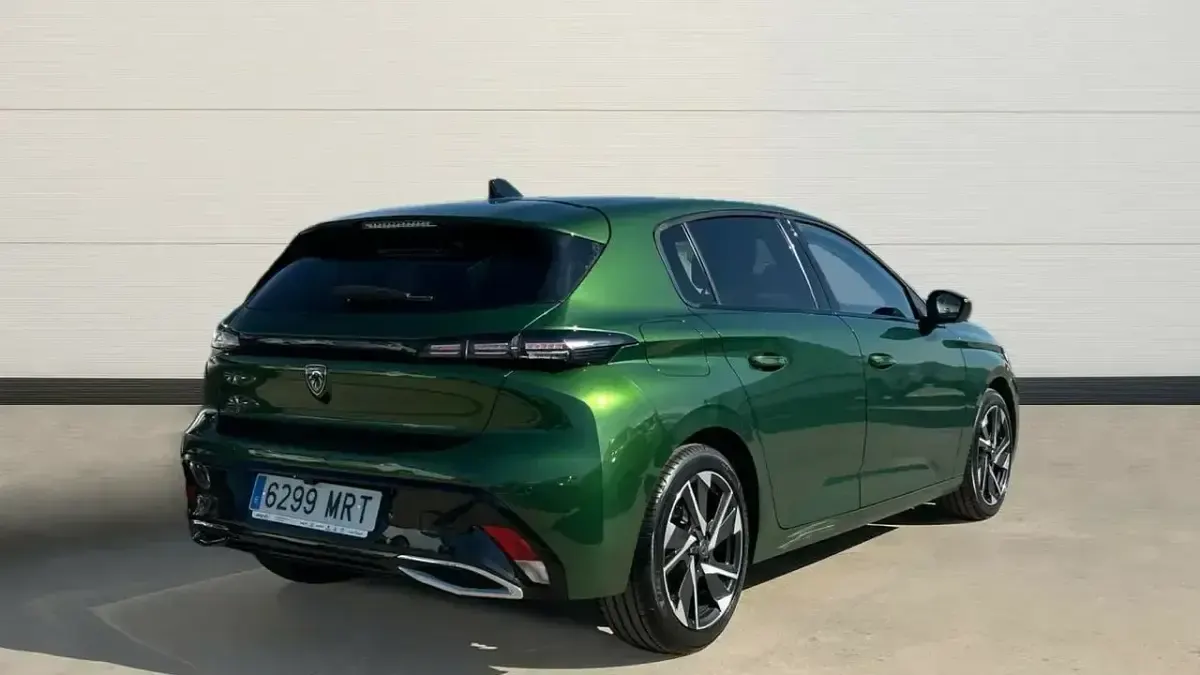 Usado Peugeot 308 Allure 130 CV (95 kW) 2024 Verde Berlina