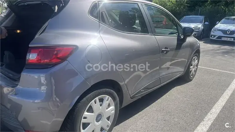 Usado Renault Clio IV Business 75 CV (55 kW) 2016 Gris / plata Berlina