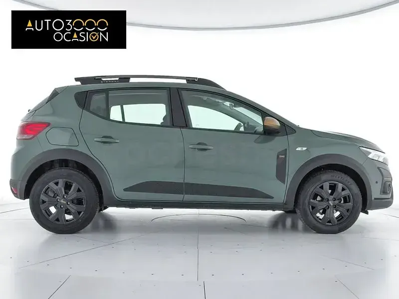 Usado Dacia Sandero Extreme 101 CV (74 kW) 2025 Verde Berlina