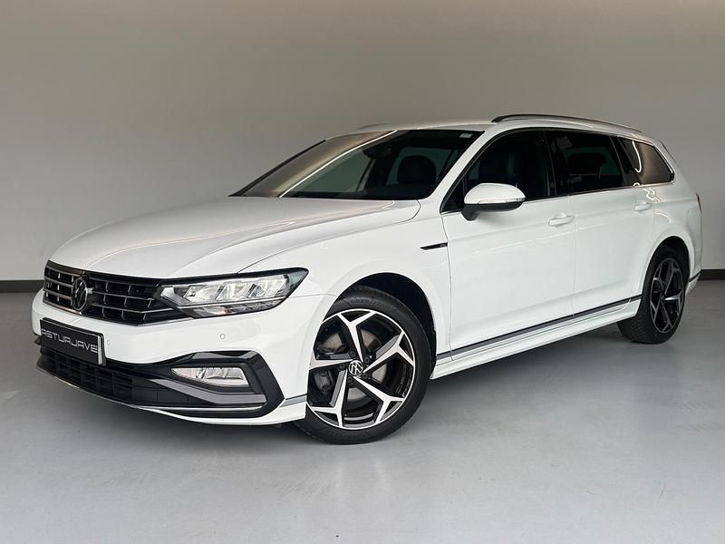 Usado VW Passat R-line 150 CV (110 kW) 2021 Blanco Familiar