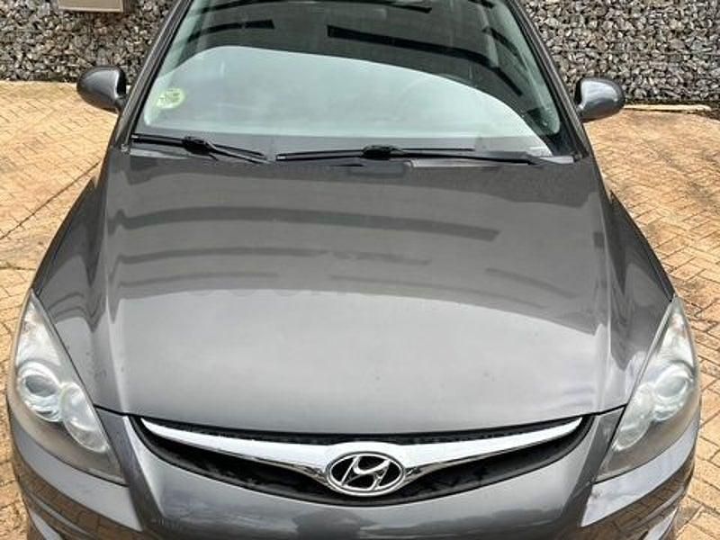 Usado Hyundai i30 Classic 90 CV (66 kW) 2011 Verde Berlina