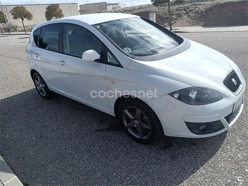 Usado Seat Altea I-Tech 105 CV (77 kW) 2015 Blanco Monovolumen