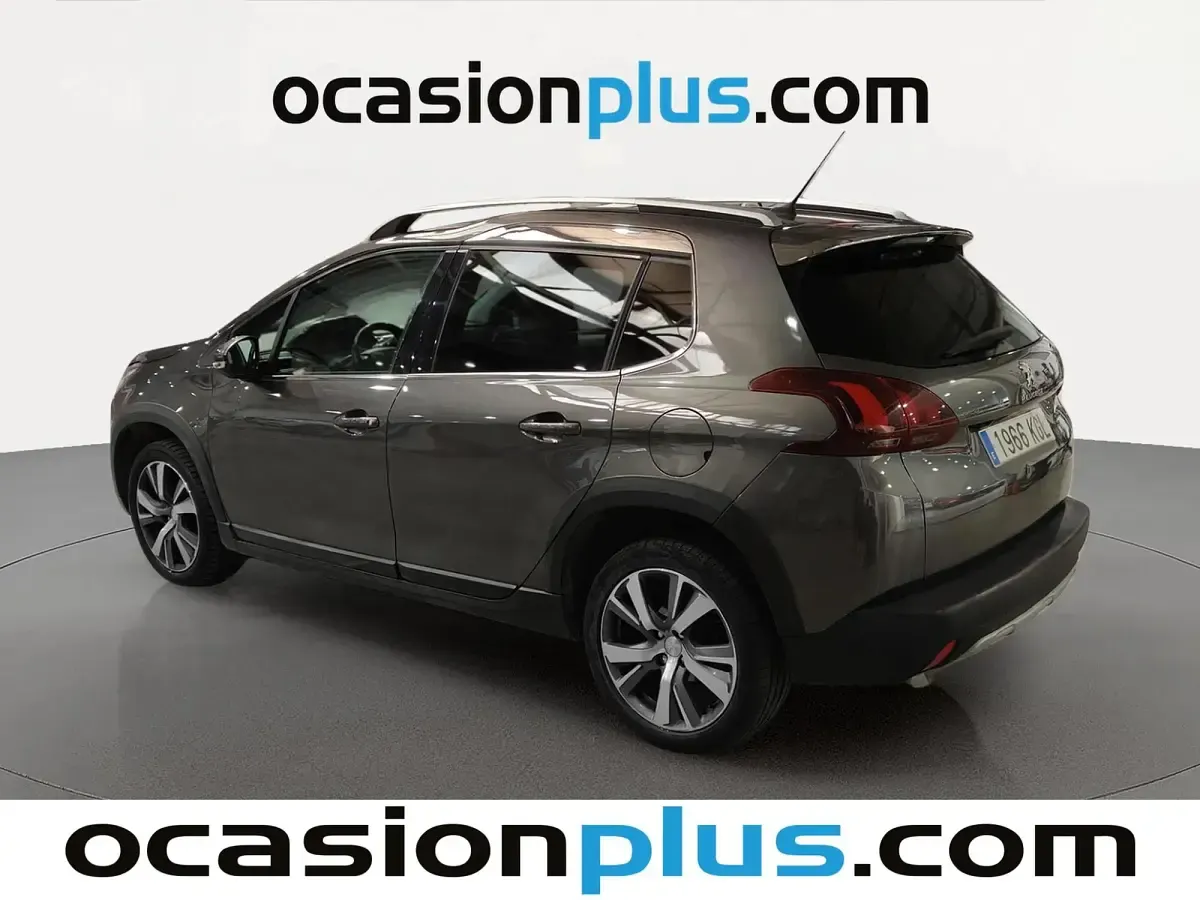Usado Peugeot 2008 Allure 100 CV (73 kW) 2017 Gris SUV