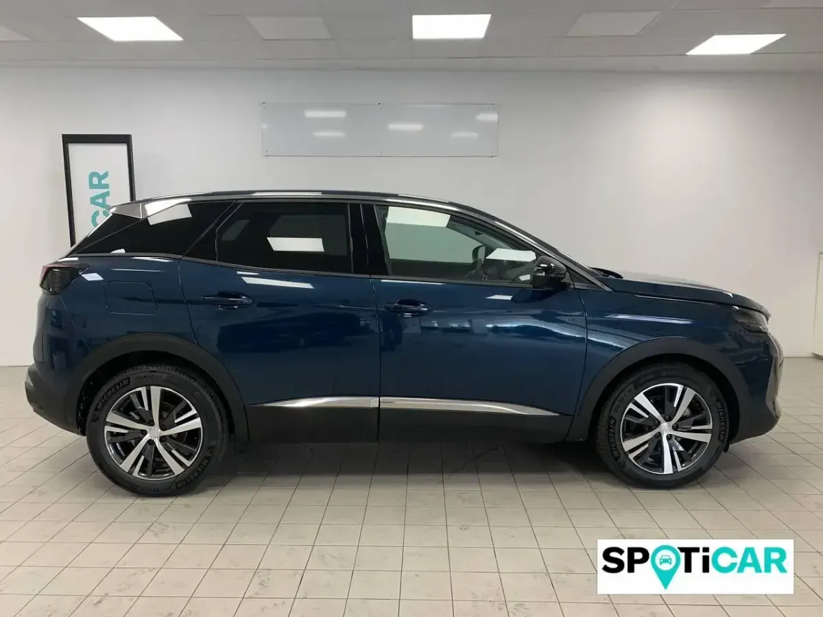 Usado Peugeot 3008 Allure 131 CV (96 kW) 2024 Azul SUV