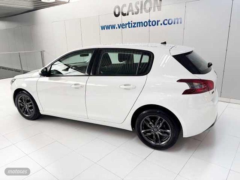 Usado Peugeot 308 Active 131 CV (96 kW) 2018 Blanco Utilitario