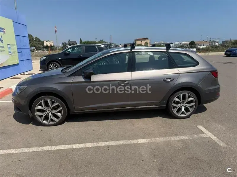 Usado Seat Leon X-Perience 4Drive 150 CV (110 kW) 2014 Gris / plata Familiar