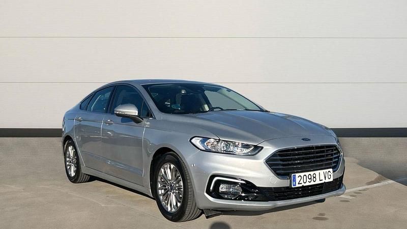 Usado Ford Mondeo Titanium 187 CV (137 kW) 2021 Gris Berlina