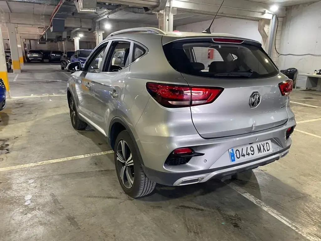 Usado MG ZS Comfort 106 CV (77 kW) 2024 Plata SUV
