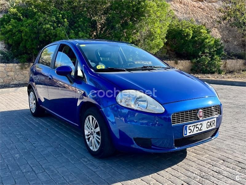 Azul Usado 2009 Fiat Grande Punto Dynamic Utilitario | 3250 € (Precio justo) - Imagen 1/4