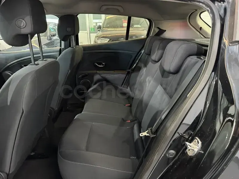 Usado Renault Mégane Authentique 90 CV (66 kW) 2012 Negro Berlina