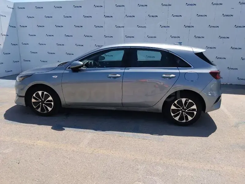 Usado Kia Ceed 101 CV (74 kW) 2024 Gris Utilitario