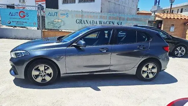 Usado BMW 116 2021 Plateado Utilitario