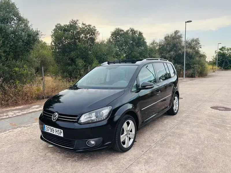 Usado VW Touran Sport 140 CV (102 kW) 2013 Negro Monovolumen