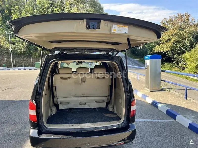 Usado SsangYong Rodius 165 CV (121 kW) 2007 Negro Monovolumen