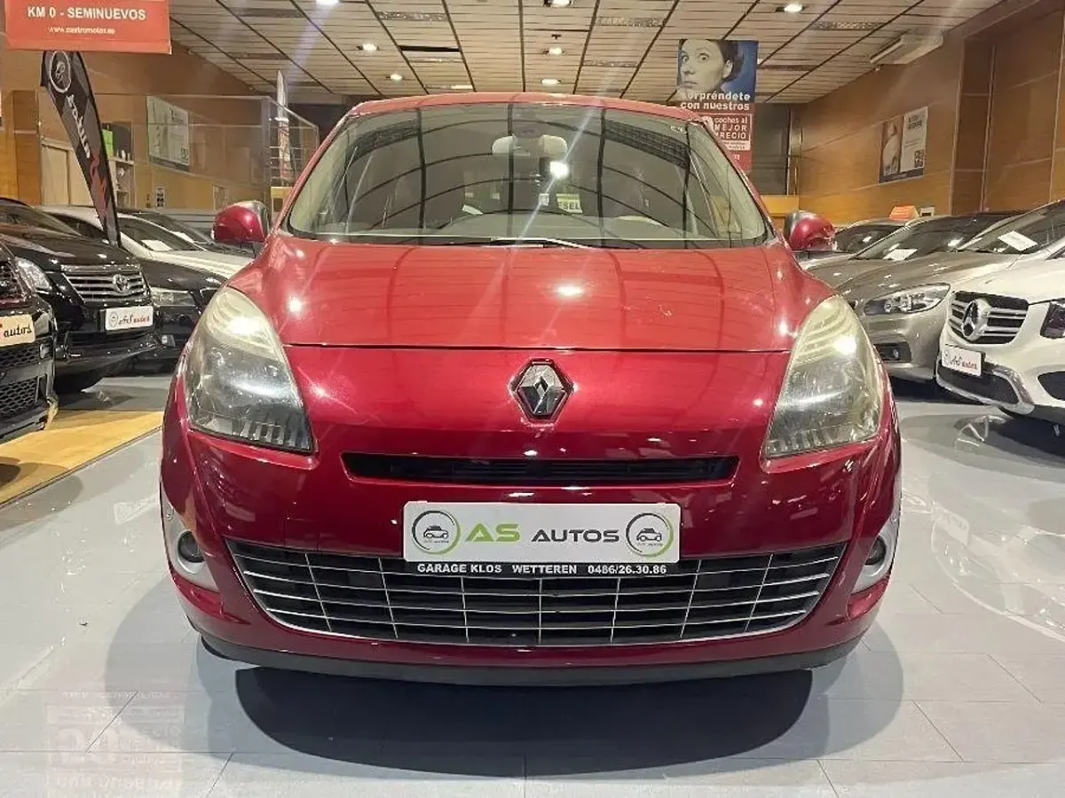 Usado Renault Grand Scénic Dynamique 105 CV (77 kW) 2010 Rojo Monovolumen