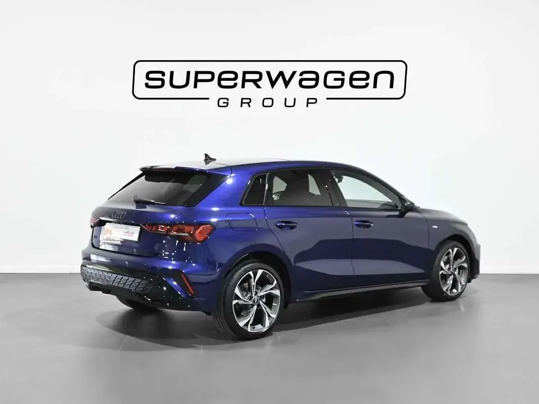 Usado Audi A3 Sportback e-tron S-Line 204 CV (150 kW) 2025 Azul Utilitario