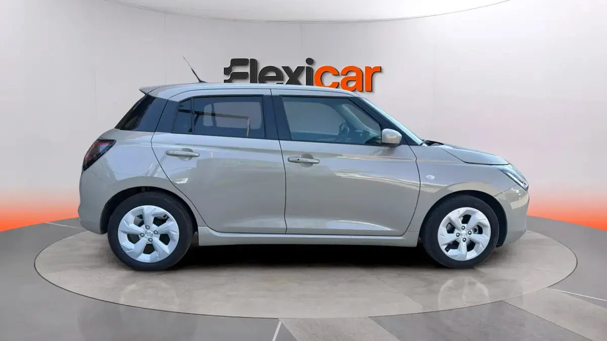 Usado Suzuki Swift 82 CV (60 kW) 2025 Beige Utilitario