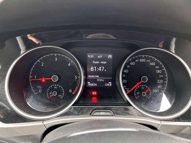 Usado VW Touran Edition 116 CV (85 kW) 2018 Blanco Monovolumen