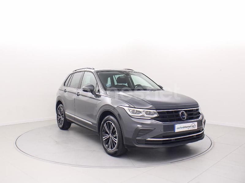 Gris / plata Usado 2024 VW Tiguan Life SUV | 33.500 € (Precio justo) - Imagen 1/4