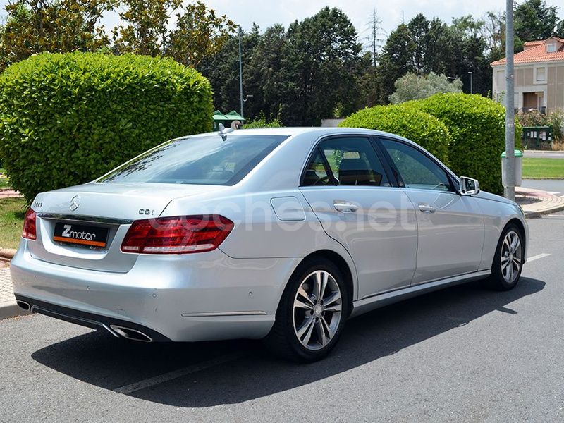 Usado Mercedes E220 Avantgarde 170 CV (125 kW) 2014 Gris / plata Berlina