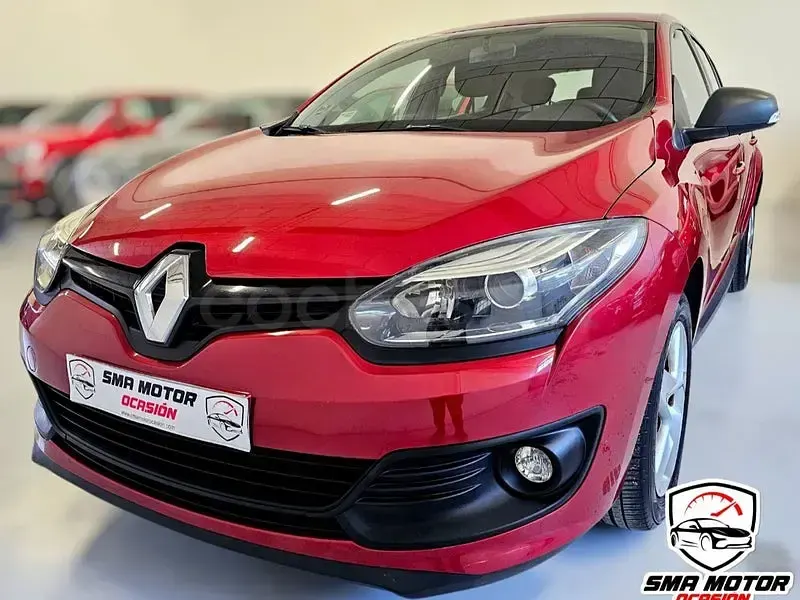 Usado Renault Mégane Life 95 CV (69 kW) 2014 Rojo Berlina